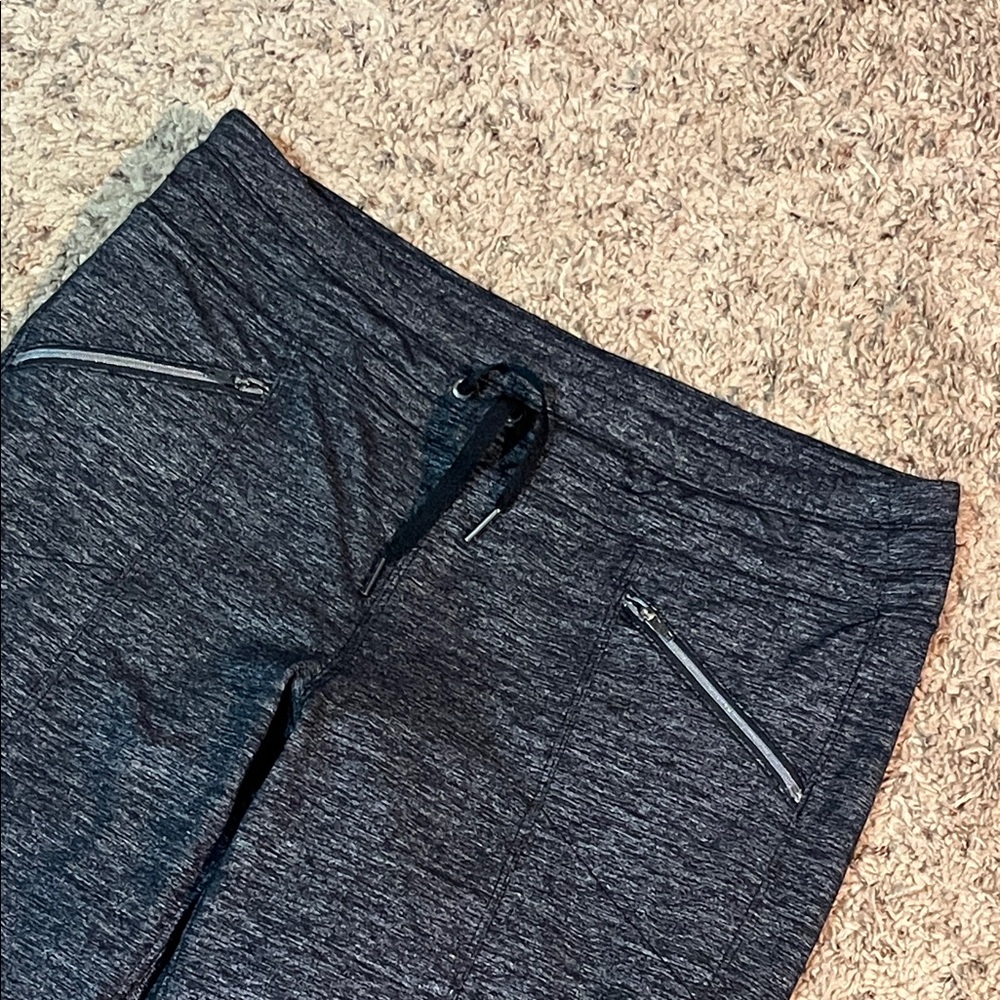 Athleta Quest Metro Slouch Capri Pants Medium Heather Gray Travel Jogger NWOT - Picture 2 of 9